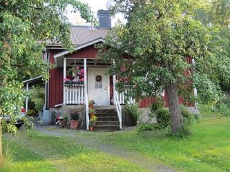 Enligt Vår hembygd, Valdemarsviks socknar 1998 är huset byggt 1885.